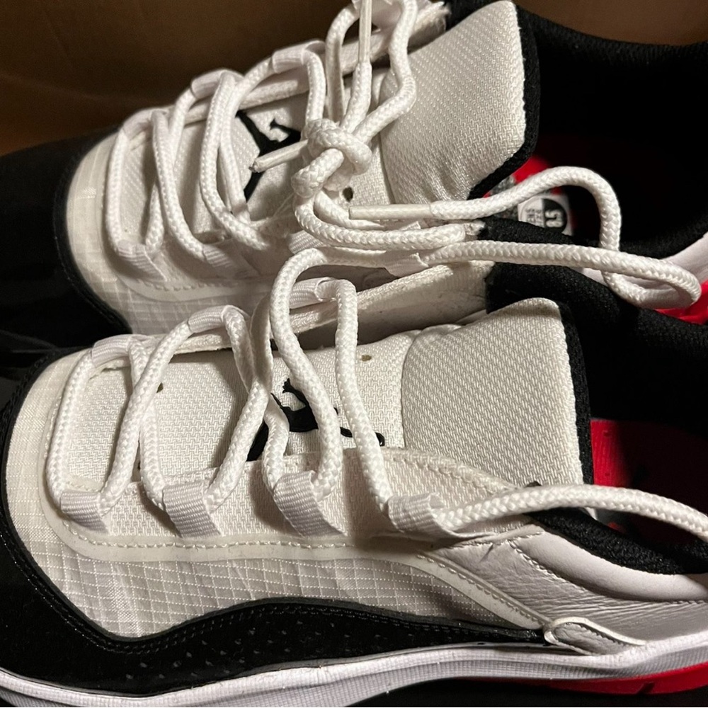 Jordan’s side 8.5 Good condition - Picture 3 of 3